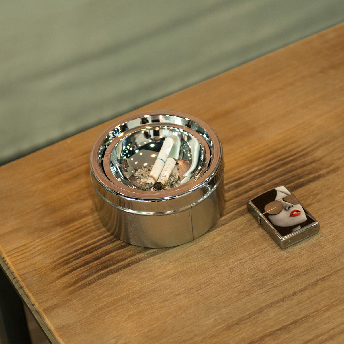 Steel Vintage Floor Standing Cigar Ashtray with Lid White V577
